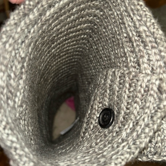 Ugg women’s classic cardy boots.. - Picture 10 of 12